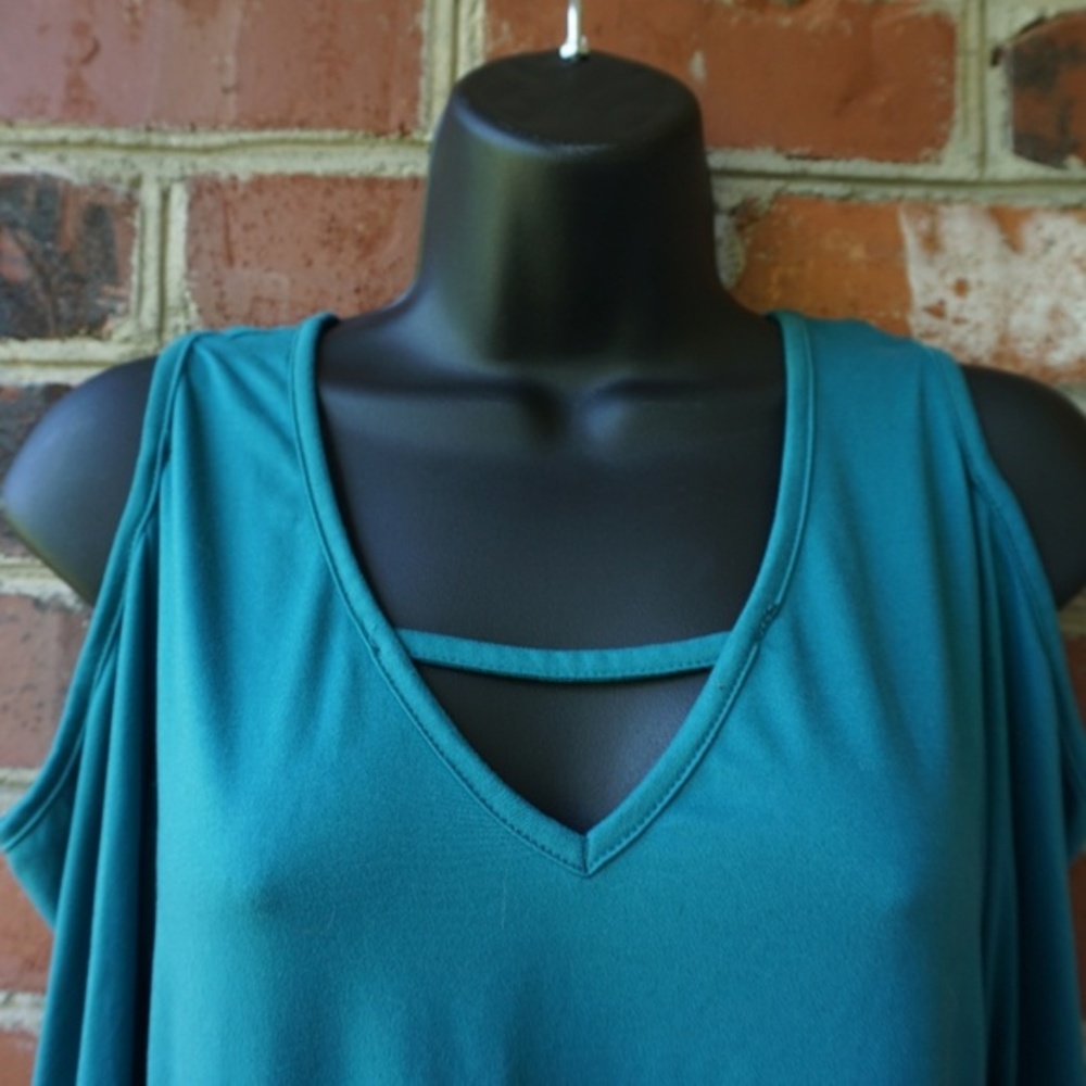 Teal Rue21 Cold-Shoulder Top - Picture 4 of 6